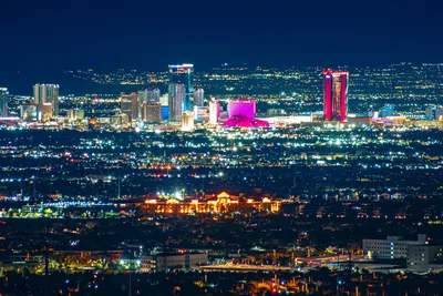 Las Vegas Strip Nighttime Cityscape with Illuminated Casinos - free city & urban wallpaper 7680×5120