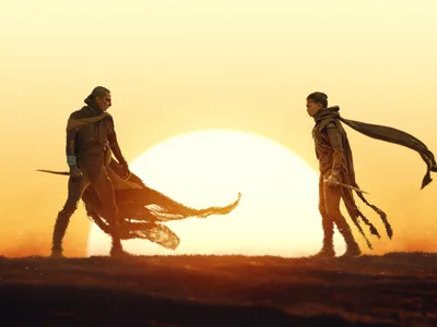 Two Figures in Desert Silhouette Against Large Sun - free gaming wallpaper 4000×3000