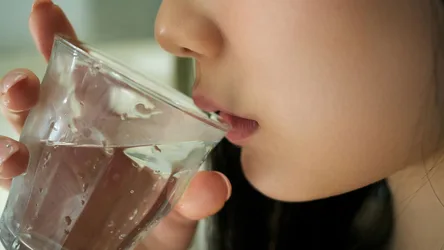 Person Drinking Water From Glass - free people & portraits wallpaper 4096×2302