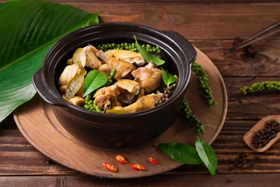 Clay Pot Chicken with Peas and Vegetables - free food wallpaper 2048×1365