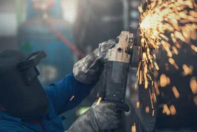 Industrial Worker Using Angle Grinder with Sparks - free photography wallpaper 2000×1335