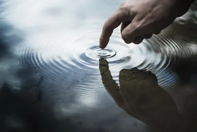 Finger Touching Water Creating Ripple Circles - free nature wallpaper 1920×1279