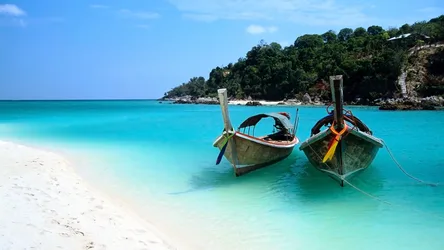 Traditional Longtail Boats in Turquoise Tropical Waters - free nature wallpaper 1920×1080