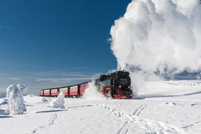 Steam Train in Winter Landscape - free landscapes wallpaper 2560×1707