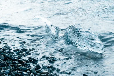 Frozen Waves on Rocky Shore - free nature wallpaper 4645×3097