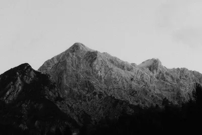 Mountain Peaks in Monochrome - free wallpaper 6000×4000