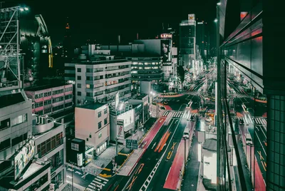 Neon-Lit Tokyo Street Intersection at Night - free wallpaper 7680×5140