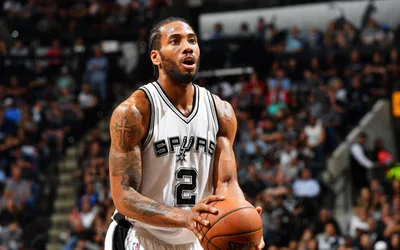 NBA Player in Spurs Jersey During Game - free sports wallpaper 3840×2400