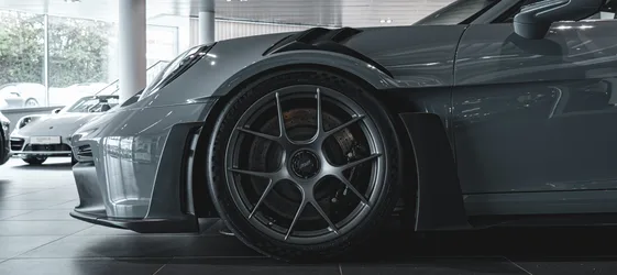 Porsche Supercar Showroom Detail - free cars & vehicles wallpaper 3978×1773