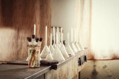 Laboratory Funnels and Chemical Bottles on Workbench - free wallpaper 2560×1706