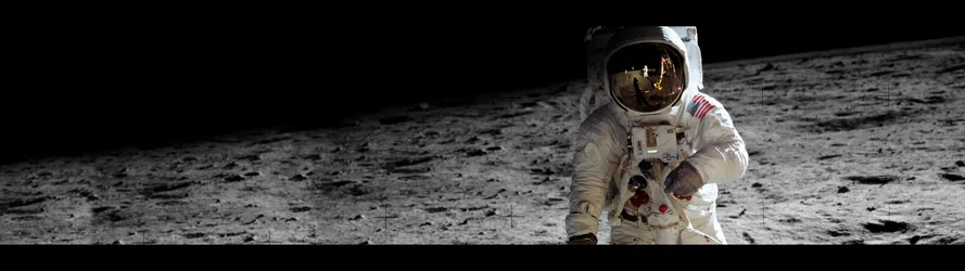 Apollo 11 Astronaut on the Moon - free space wallpaper 3840×1080
