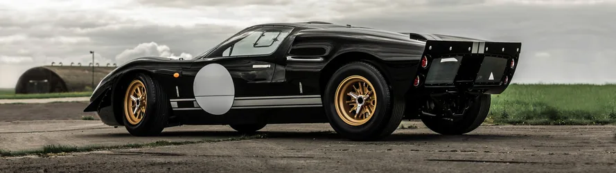 Everatti Retrofit Ford GT40 Classic Black Sports Car - free wallpaper 5120×1440