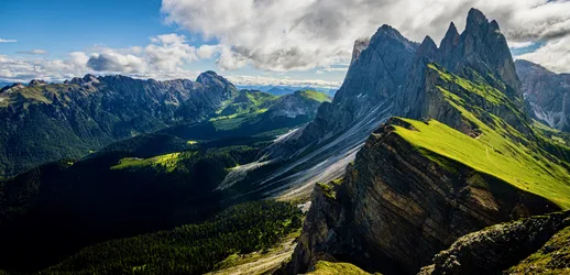 Alpine Mountain Valley with Dramatic Peaks and Meadows - free wallpaper 6144×2962