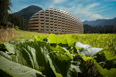 Modern Dome Building in Alpine Mountain Valley - free nature wallpaper 6000×4000