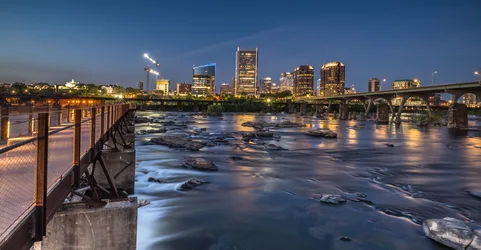 Richmond Skyline at Twilight Over James River - free city & urban wallpaper 5376×2790