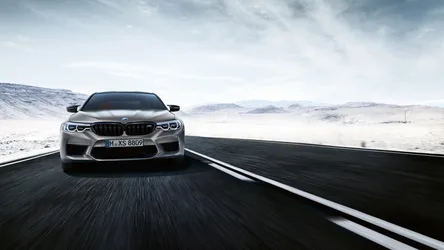 BMW M5 Driving Through Desert Highway - free wallpaper 3840×2160