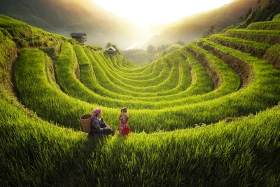 Asia Rice Fields: Woman and Child in Terraced Valley - free wallpaper 6144×4096