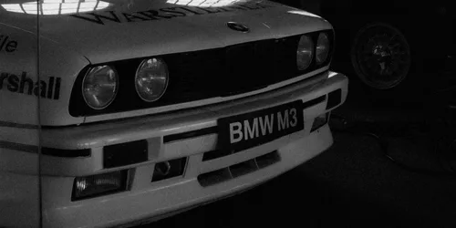 BMW M3 Classic Front Detail Black and White - free cars & vehicles wallpaper 4000×2000