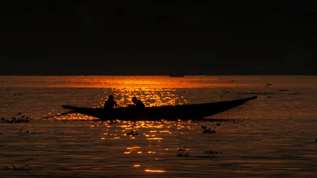 Golden Sunset Reflection on the River - free photography wallpaper 2548×1433
