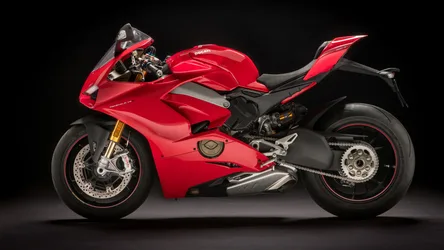 Ducati Panigale Red Sportbike Studio Profile - free cars & vehicles wallpaper 4096×2304