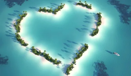 Heart Shaped Atoll in Turquoise Paradise Waters - free landscapes wallpaper 2560×1481