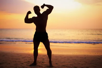 Muscular Man Flexing on Beach at Sunset - free people & portraits wallpaper 2560×1707