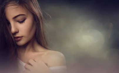 Woman with Closed Eyes in Soft Lighting and Muted Tones - free people & portraits wallpaper 7680×4742